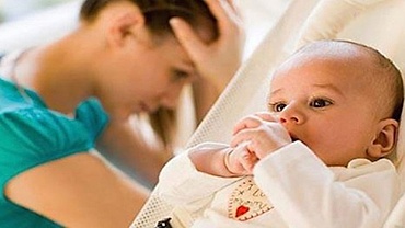 Nàng dâu và mẹ chồng bất đồng vì chuyện “hôn hít” con trẻ
