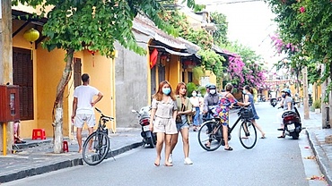 Tourists return to UNESCO-recognised Hoi An after social distancing ends
