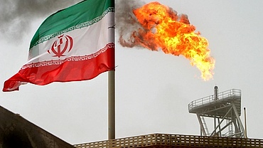 Mỹ “cố chấp” trừng phạt Iran: Phát súng không đạn?