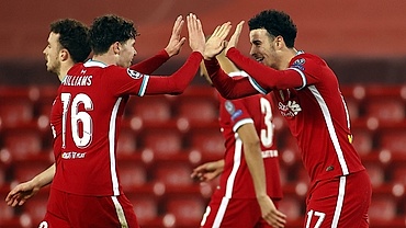 Champions League: Liverpool vượt qua vòng bảng, Real Madrid "lâm nguy" 