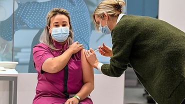 WHO: Số người được tiêm vaccine Covid-19 trên thế giới đã vượt số ca mắc