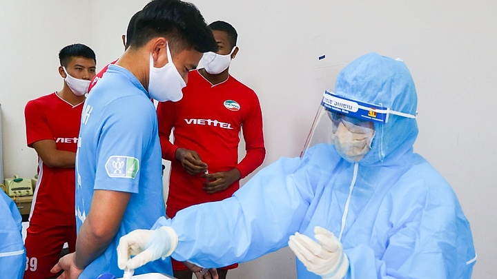 Ban huấn luyện và các cầu thủ Viettel âm tính với virus SARS-CoV-2