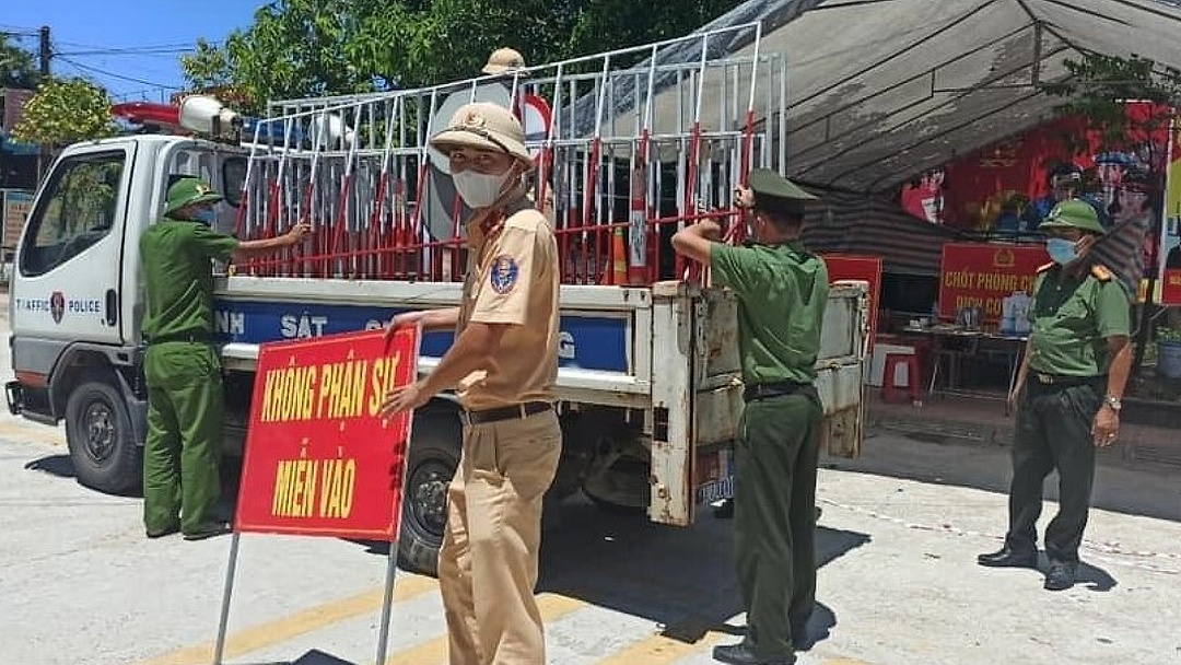 Dỡ bỏ cách ly y tế tại thành phố Hà Tĩnh, chuyển sang giãn cách theo Chỉ thị 15