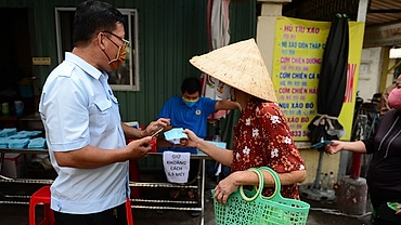 Market in HCM City issues coupons to locals amid COVID-19 fight