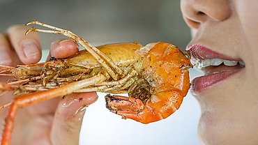 Nổi mề đay, kiêng ăn gì?