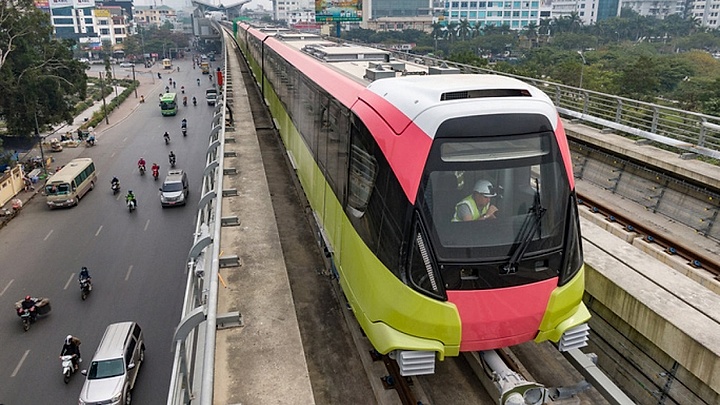 Hanoi capital tests metro trains on overground route
