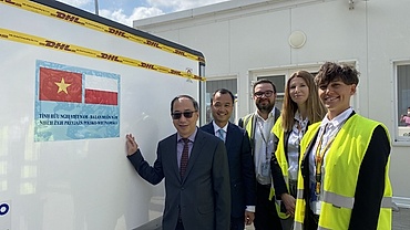 Vietnam receives COVID-19 vaccine delivery from Poland