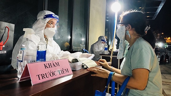 Night COVID-19 vaccination for HCM City residents