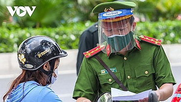 Police forces deployed to intensify COVID-19 prevention measures in Hanoi
