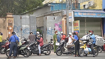 Ngày đầu TP.HCM kiểm tra “di biến động dân cư”, nhiều chốt xảy ra ùn ứ giao thông