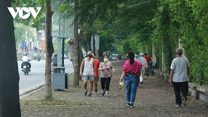 Hanoi reopens outdoor activities and shopping centres