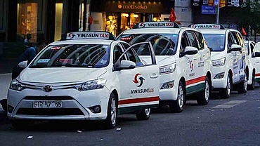 HCM City to resume buses, taxis, tech-based cars from Oct. 5