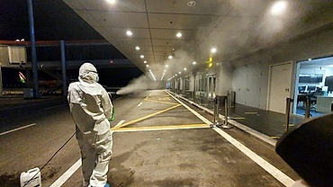 Three COVID-19 cases on flight from VN to Hong Kong infected by Delta variant, not Omicron