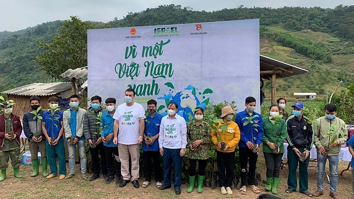 Israeli embassy donates over 22,000 trees to Hoa Binh farmers