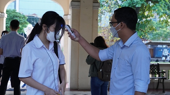 COVID-19: Daily count rises sharply to over 11,000, Hanoi tops localities