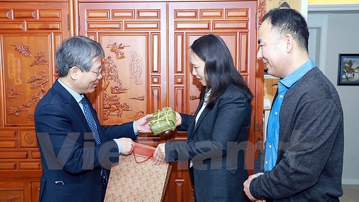 Lunar New Year greetings extended to Vietnamese expats in RoK, Venezuela