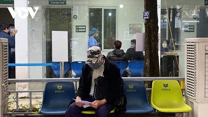 COVID-19: Daily count falls slightly to more than 161,000 in Vietnam