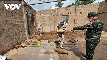 Quang Tri tackles wartime bombs found in residential home