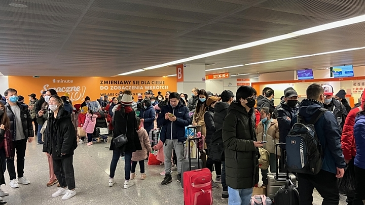 Vietnamese Embassy in Russia works to support citizens fleeing Ukraine