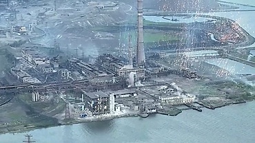 Ukraine rút quân “cố thủ” khỏi máy thép Azovstal, chiến sự vẫn leo thang