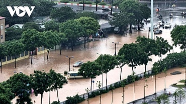 Hanoi streets turn into rivers after heavy downpours