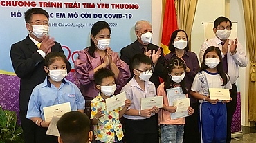 Thailand gives 140 scholarships to HCM City children orphaned by COVID-19