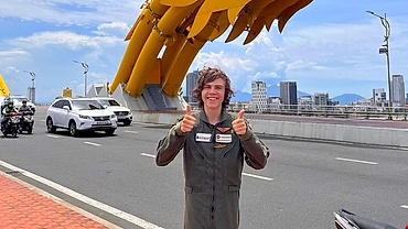 16-year-old British pilot arrives in Vietnam on round-the-world flight
