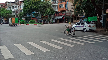  Tài xế ô tô gây tai nạn khiến 1 người đi đường nguy kịch rồi bỏ chạy