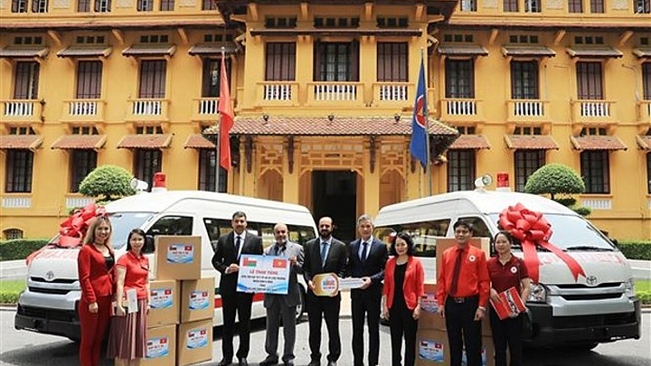 Vietnam receives medical equipment, supplies from Oman