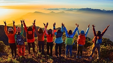 “Bàn chân xanh”- Leo núi không xả rác