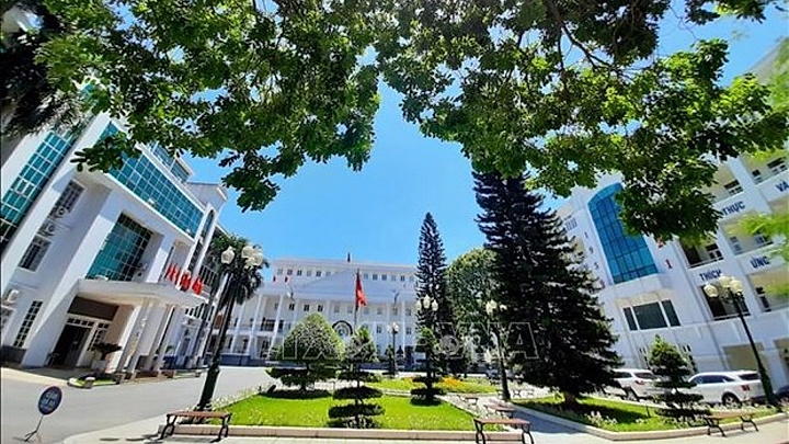 Local and foreign universities discuss higher education governance reform