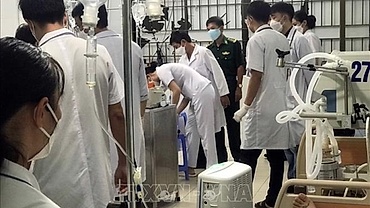 Eight Chinese vessel crewmen airlifted to mainland hospital