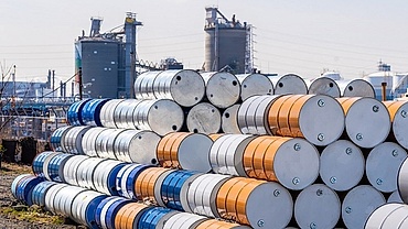 Giá dầu tiếp tục tăng nhờ quyết định cắt giảm sản lượng của OPEC+