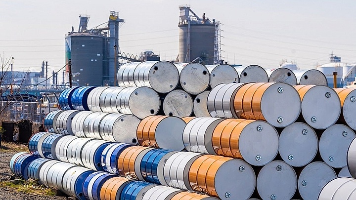 Giá dầu tiếp tục tăng nhờ quyết định cắt giảm sản lượng của OPEC+