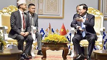Chủ tịch Quốc hội Vương Đình Huệ gặp Chủ tịch Quốc hội Nepal
