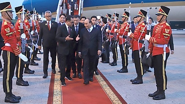 Chủ tịch nước đến Jakatar, bắt đầu thăm cấp Nhà nước Indonesia