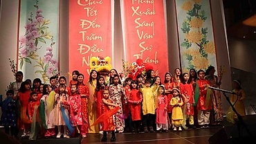 Vietnamese celebrate Tet overseas