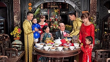 Vietnamese family traditions in the Lunar New Year festival