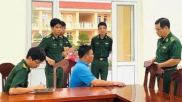 11 stevedores in distress off Binh Thuan coast brought ashore