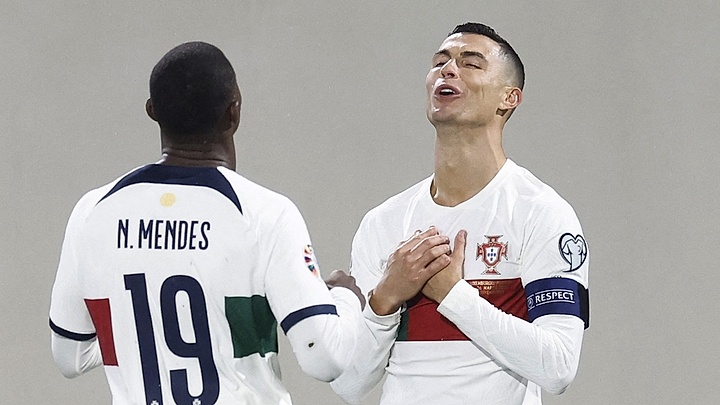 Vòng loại EURO 2024: Bồ Đào Nha bay cao, Tây Ban Nha khóc hận