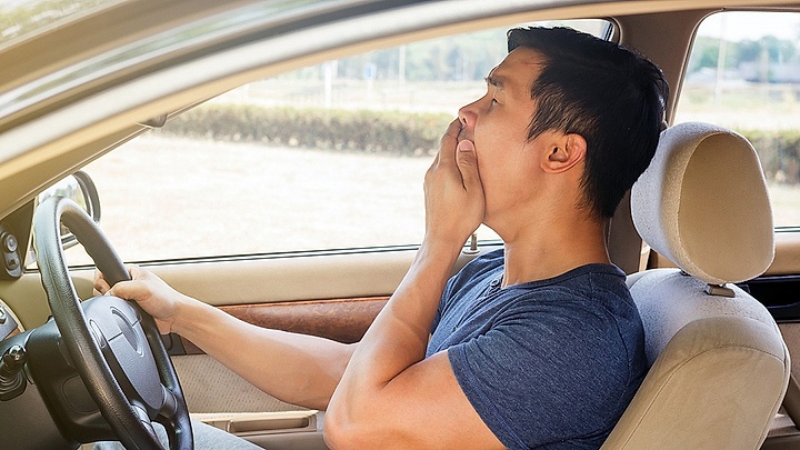 10 mẹo giữ tỉnh táo khi lái xe