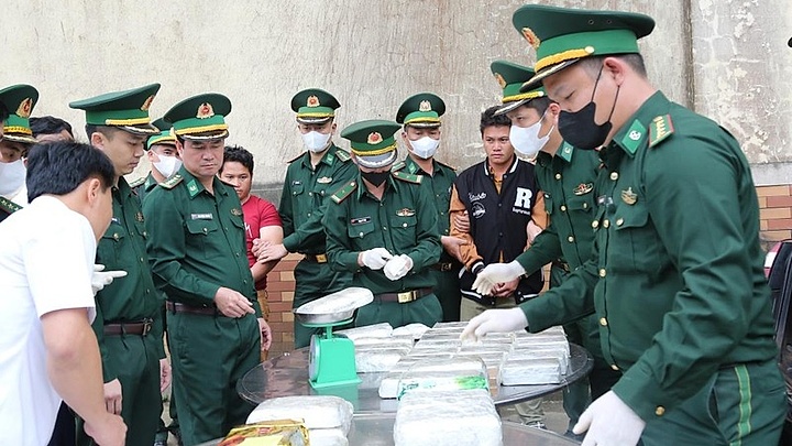 Ha Tinh police bust large drug trafficking ring from Laos