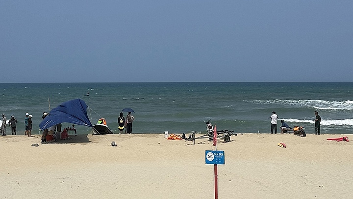 Tắm biển ở khu vực nguy hiểm, 2 người tử vong, 1 người mất tích