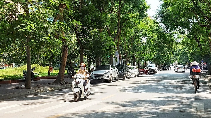 Thời tiết hôm nay 18/5: Hà Nội ngày nắng, chiều tối và đêm có mưa rào và dông