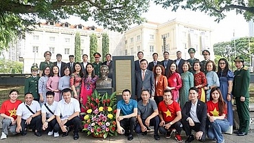 Vietnamese people in Singapore implement Uncle Ho's testament