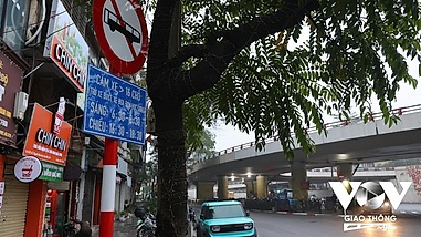 Ngày đầu cấm xe trên 16 chỗ vào phố cổ, nhiều tài xế bỡ ngỡ