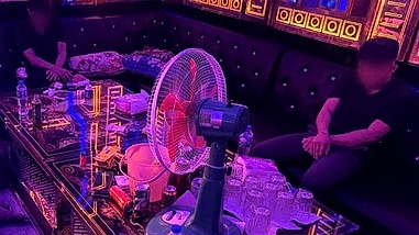Nóng 24h: Nữ chủ quán karaoke chứa chấp việc sử dụng ma túy