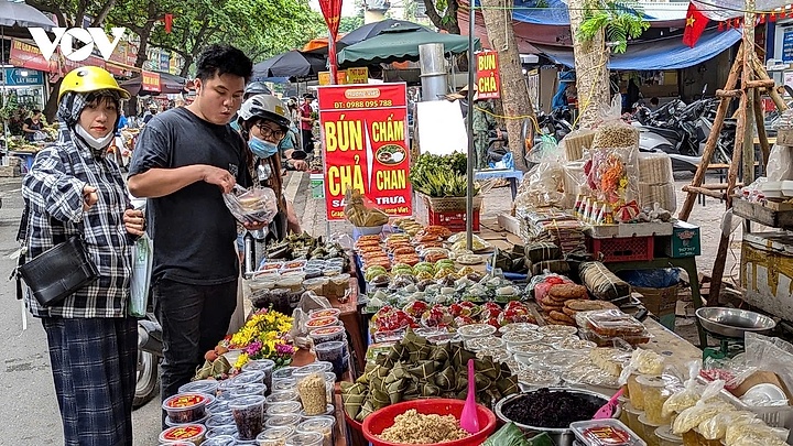 Popular items in high demand during pest-killing festival 2025