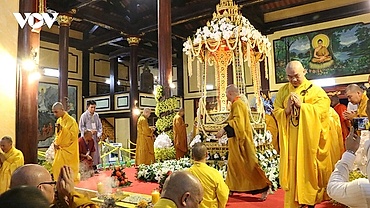 Thousands pay respect to Buddha’s sacred Sarira in Da Nang