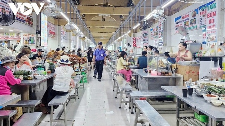 Da Nang steps up food safety efforts for 2025 International Fireworks Festival